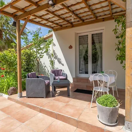 住宿加早餐酒店 La De L'olivier 3*