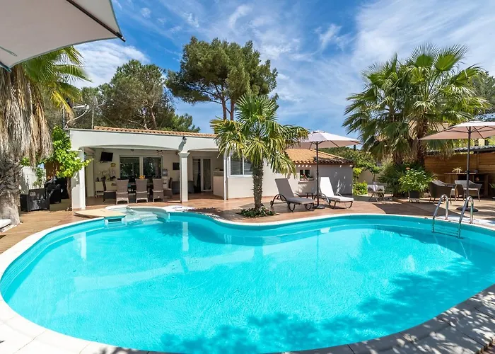 La De L'olivier 3* アグド