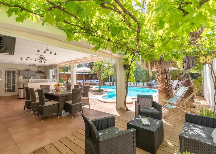 La De L'olivier 3* アグド